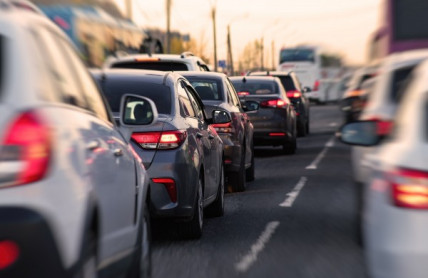 Poškozené auto z důvodu výmolu? Běžné povinné ručení škody na vašem voze nekryje